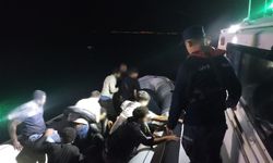 İzmir açıklarında 21 düzensiz göçmen yakalandı, 31 göçmen kurtarıldı