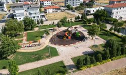 Tavas'ın parkları çocuklar için daha güvenli ve modern hale getiriliyor