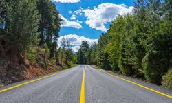 Elmalı yolu baştan sona yenilendi