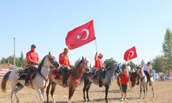 Çivril’de festival coşkusuna atlı cirit gösterisi renk kattı