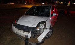 Manavgat'ta motorlu bisiklet ile otomobil çarpıştı