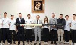 PAÜ’nün TEKNOFEST’teki Gururu Hazar Aerospace Takımı Rektör Güngör’e Ziyarette Bulundu