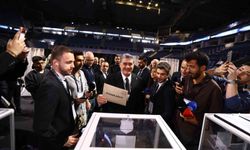 Başkan Serdal Adalı, oyunu kullandı