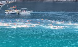Fethiye’de bin 600 sporcu Ölüdeniz’e kulaç attı