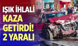 Işık ihlali kaza getirdi! 2 yaralı