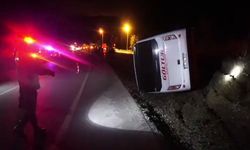 Burdur'da midibüs şarampole devrildi: 1 yaralı