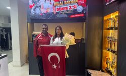 Dünya ikincisi Hilal Bayhan’a coşkulu karşılama