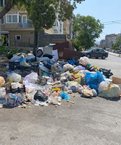 İzmir'in çöple dolu sokakları Hindistan'ı andırıyor