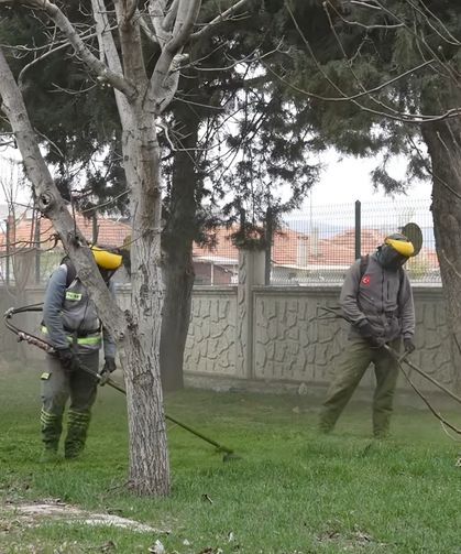 Çivril’de yeşil alanlarda yoğun mesai