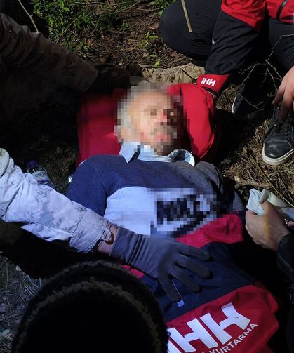 Kayıp olarak aranan yaşlı adam, ormanda yatarken...