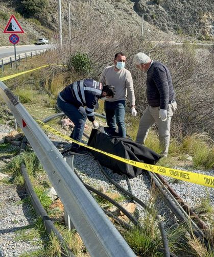 Antalya'da yol kenarında kadın cesedi bulundu!