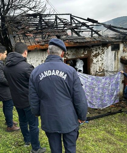 Sobadan çıkan yangında, yaşlı çift yanarak öldü!