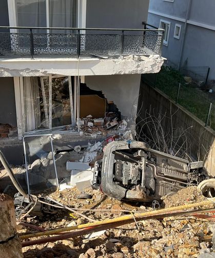 Menemen’de istinat duvarı çöktü: 151 kişi tahliye edildi