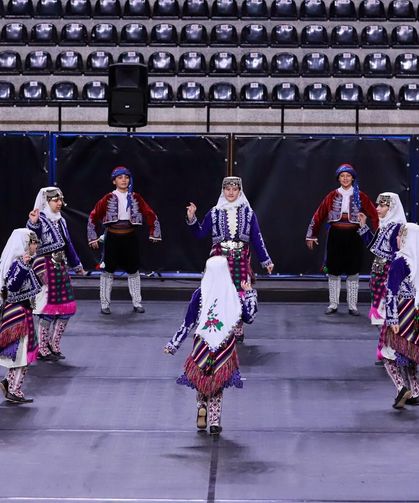 Denizli’de halk oyunları şöleninde finalistler belli oldu