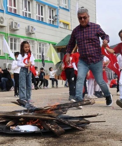 Denizli’de Nevruz Bayramı coşkusu okullara taşınıyor