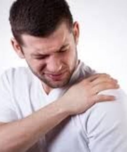 Omuz ağrısına dikkat: Günlük hayatı zorlaştırabilir!