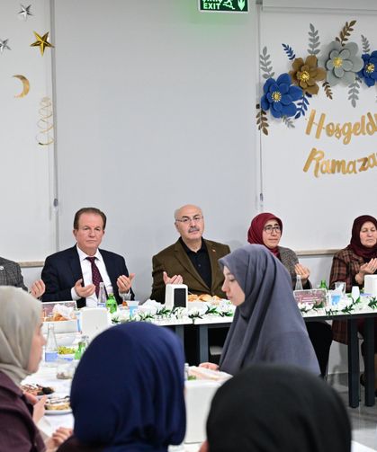 Denizli Valisi Yavuz Selim Köşger, öğrencilerle iftar yaptı