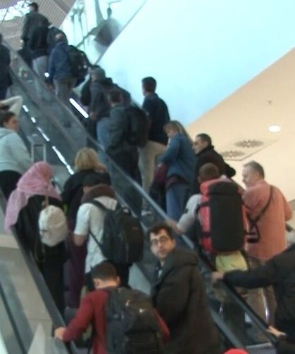 Katar'da mahsur kalan Türk vatandaşları Türkiye'ye döndü