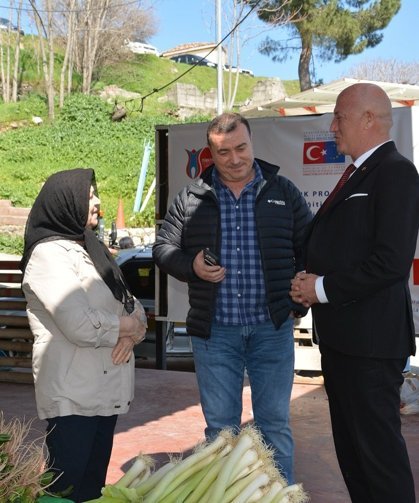 Başkan Kumral Salı pazarında esnafla buluştu