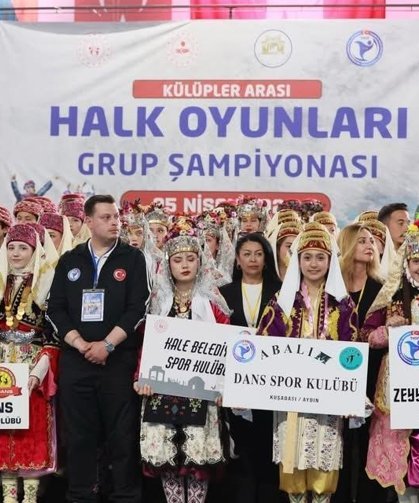 Halk Oyunları Şampiyonası renkli görüntülere sahne oldu