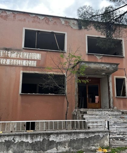 Buldan’da depreme dayanıksız sağlık ocağında yıkım başladı