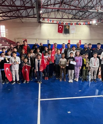 Çal’da spor şöleni: Satranç ve Kickboksta çifte gurur!