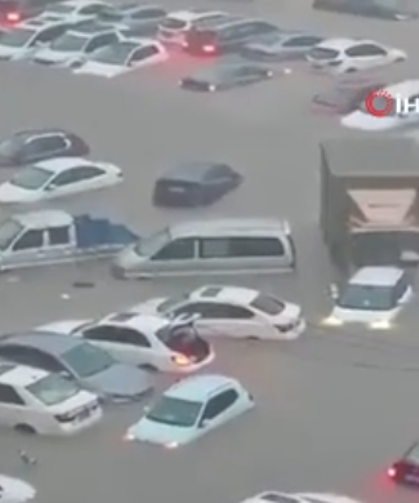 Çin felaketi yaşıyor! Araçlar sular altında kaldı