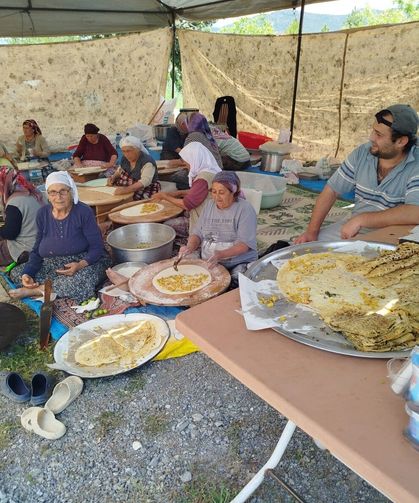 Yunus Pınarı Mezarlığında geleneksel bayram buluşması