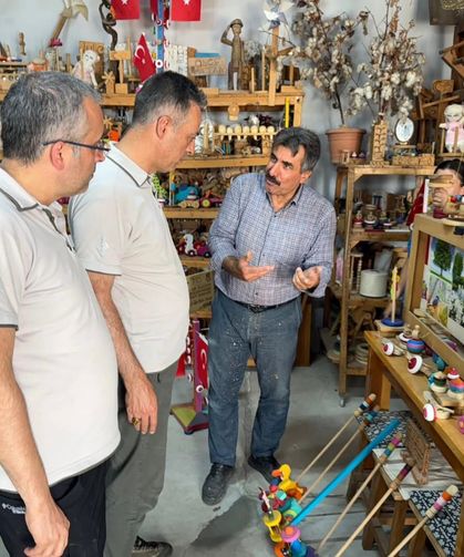 Atık ahşaplar oyuncağa dönüşüyor