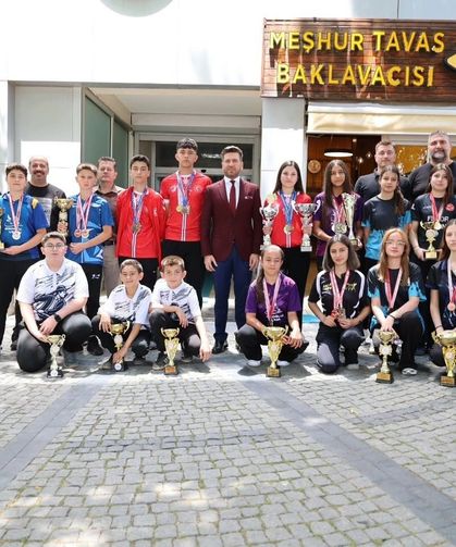 Başkan Kadir Tatık, şampiyonları ağırladı