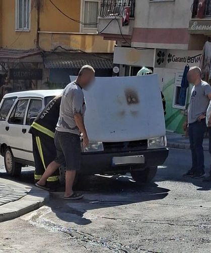 Denizli’de hareket halindeki otomobil alev aldı