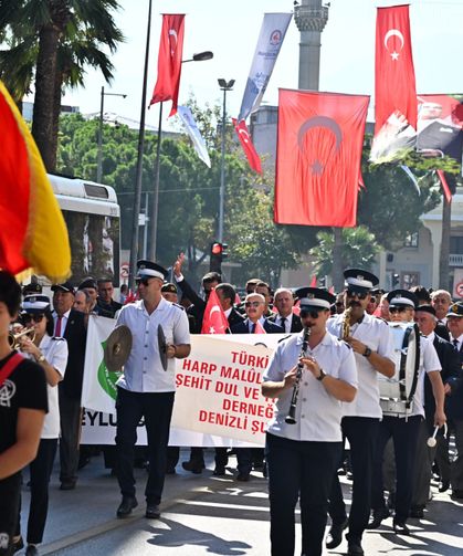 Denizli'de Gaziler "Kahramanlarla Kardeşlik Yolunda" yürüyüşü gerçekleştirdi