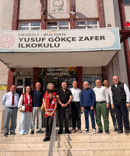 Kızılay’dan Buldanlı öğrencilere çanta ve kırtasiye desteği