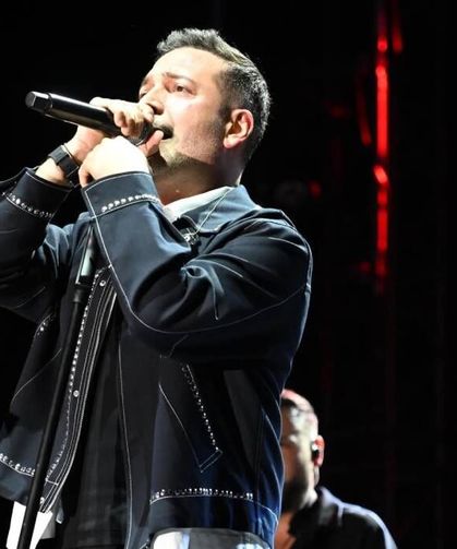 Oğuzhan Koç’u kızdıran hareket! Konseri durdurup tepki gösterdi