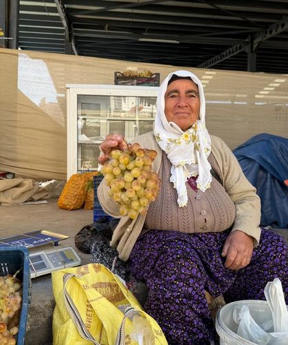 Çivril’in meşhur Koçak üzümü tezgâhlarda