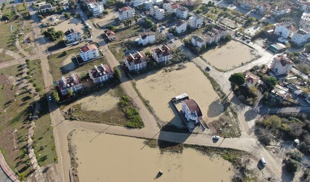 Manavgat ta dün yaşanan sel felaketinin yaraları sarılmaya başladı