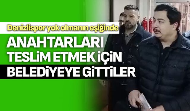 Denizlisporlu yetkililer anahtarları belediyeye teslim etti