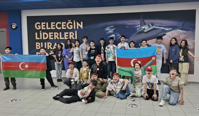Azerbaycanlı öğrenciler İzmir'deki Uzay Kampı'nda eğitim aldı