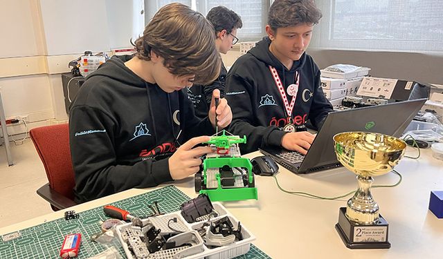 Kanada'daki robot yarışmasında dünya şampiyonu oldular