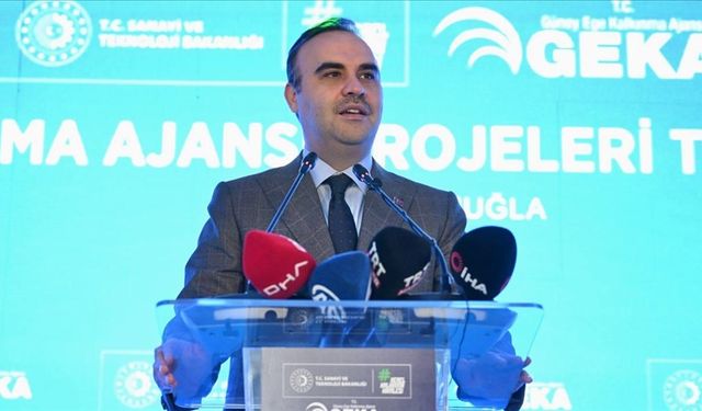 Bakan Kacır: SİHA'larını, deniz platformlarını, kara araçlarını, uydularını üretebilen bir ülkeyiz