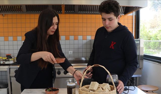 Ortaokul öğrencisi defne tohumundan sabun üretti