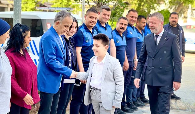 Konya, Koltuğunu Minik Temsilci Ata Kartal Tunçkal’a Devretti