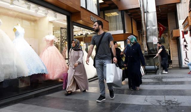 Düğün sezonu alışverişleri hareketlendirdi