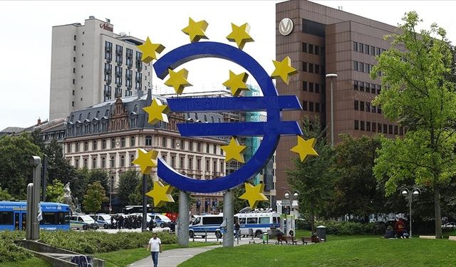 ECB üç temel politika faizini 25 baz puan düşürdü