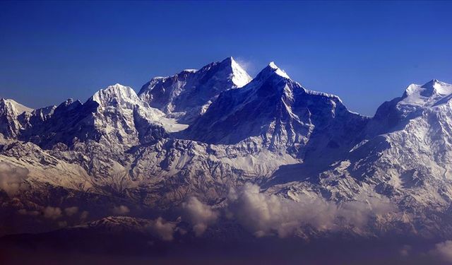 Everest, bu sezon rekor sayıda tırmanışa hazırlanıyor