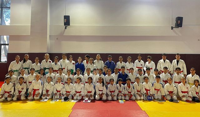 295 judocu kemer atladı