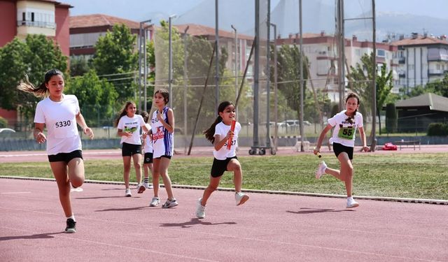Atletizmde geleceğin yıldızları sahne aldı