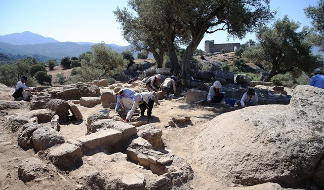 Herakleia Antik Kenti'ndeki kilisede yürütülen kazılarda Bizans mezarları ortaya çıkarıldı