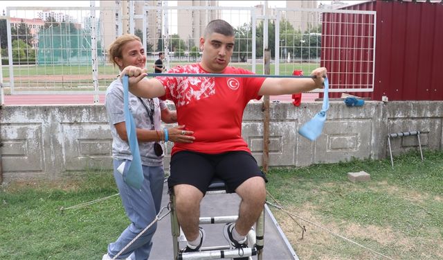 İlk uluslararası şampiyonasında 2 madalya aldı