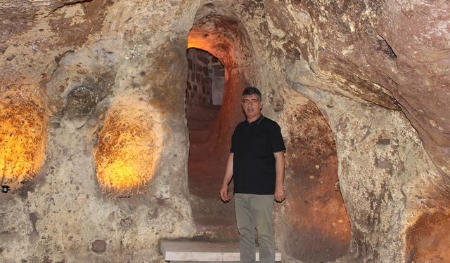 İki bin yıllık parmak izleriyle yaşıyor